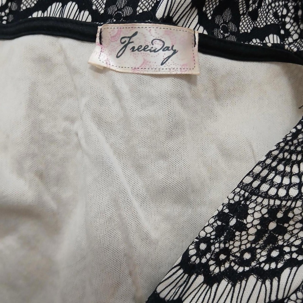 Cream and‎ black lace pencil dress, size small - Picture 3 of 7